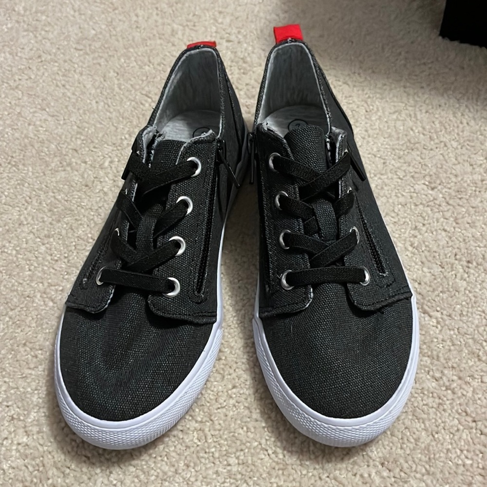 Cat & Jack Boy’s Canvas Sneakers